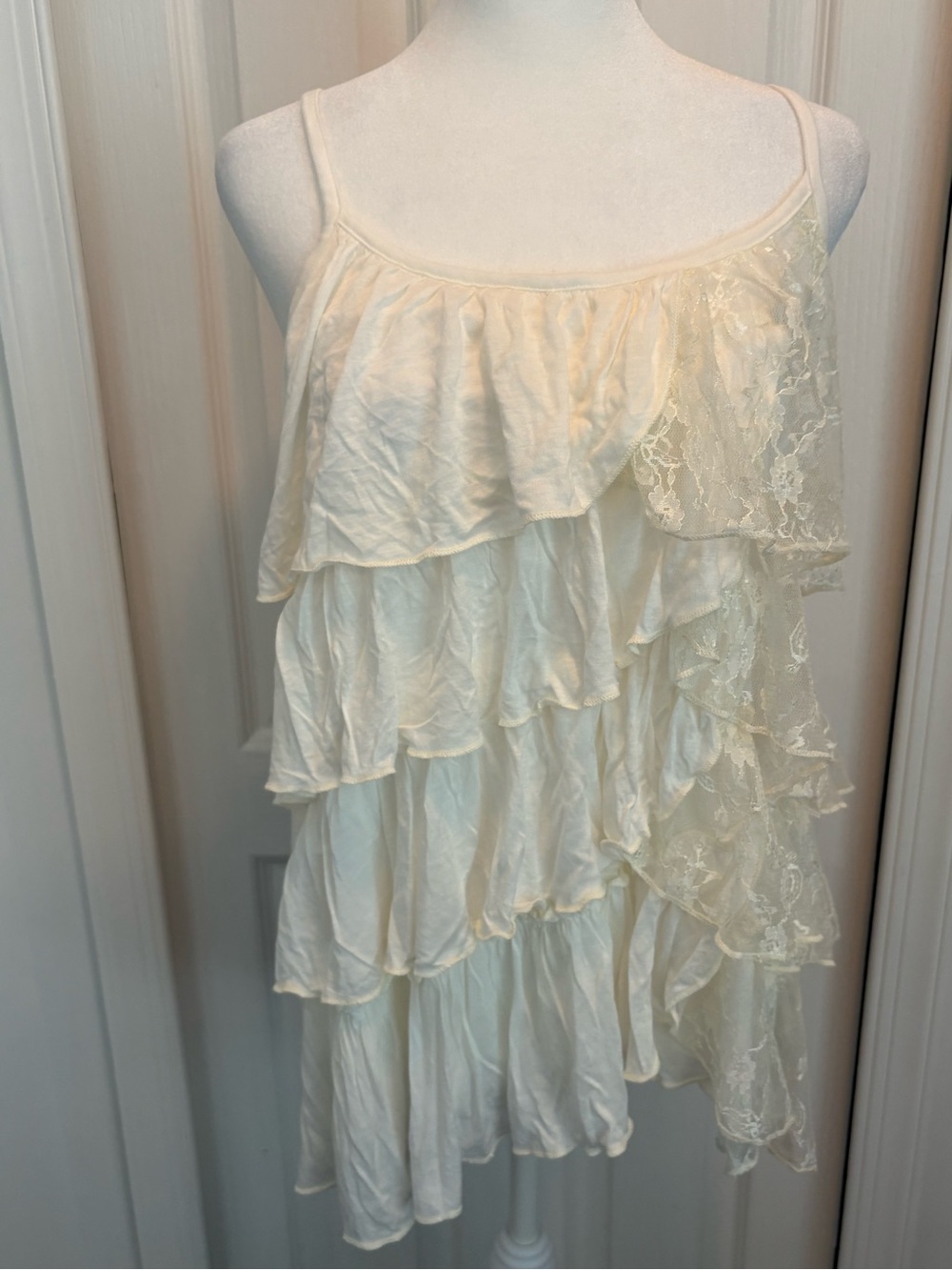 Ivory Ruffled Lace Tiered Camisole NWT. Woman’s XL